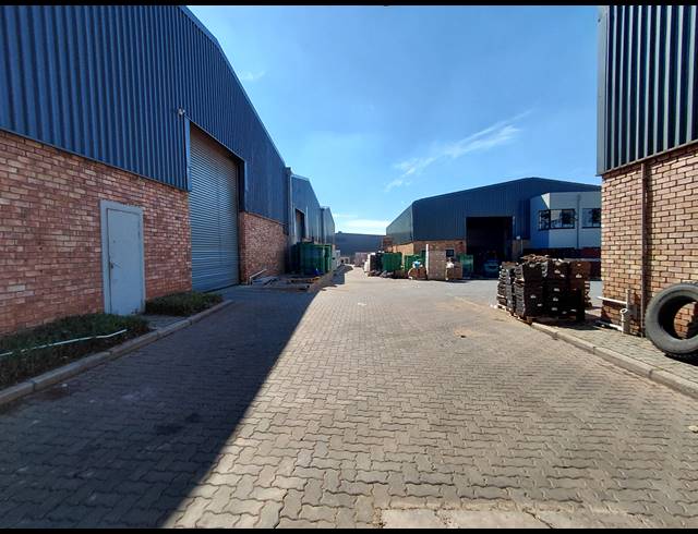 3,980M² INVESTMENT FOR SALE IN CLAYVILLE